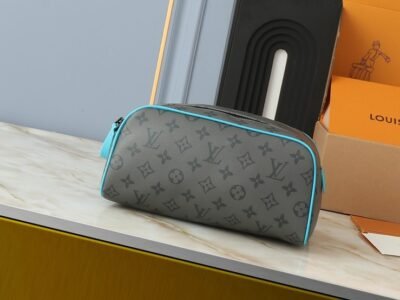 Dopp Kit Monogram Eclipse Canvas | LV travel Bags