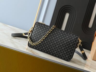 louis vuitton Lexington Pouch Monogram Vernis Leather Bag